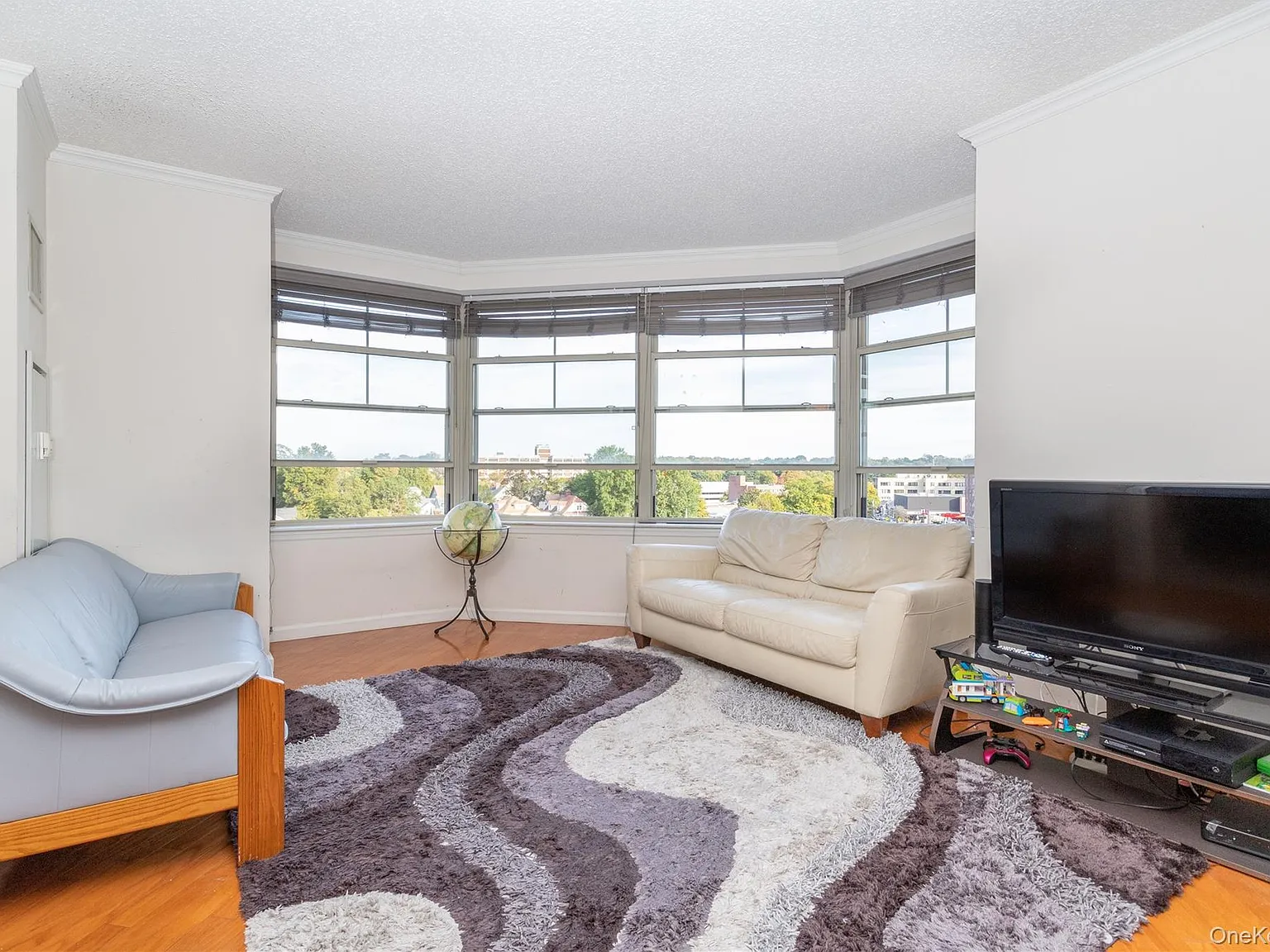2 bed, 2.0 bath, 1103 sqft, $3,750 — Photo 2