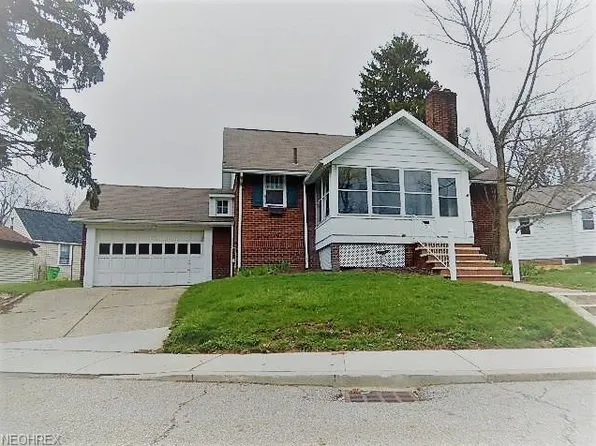 217 W Park Rd NW, North Canton, OH 44720