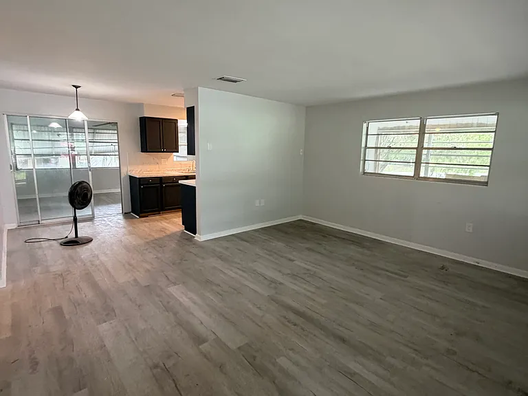 26 Beverly Hills Blvd — Photo 12