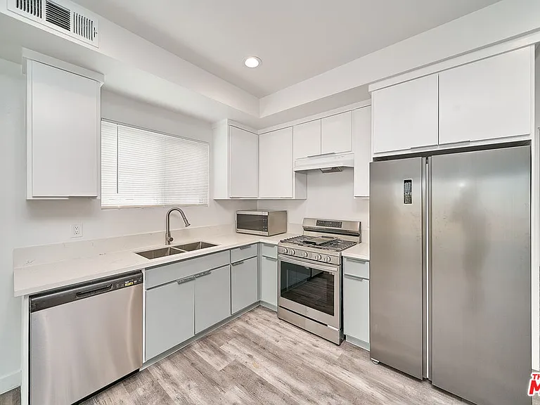 601 1/2 W 41st Pl — Photo 11