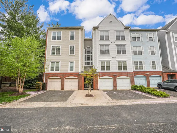 261 S Pickett St APT 302, Alexandria, VA 22304