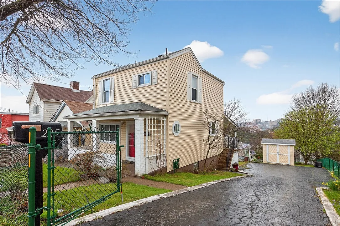 225 Kaercher St photo 1