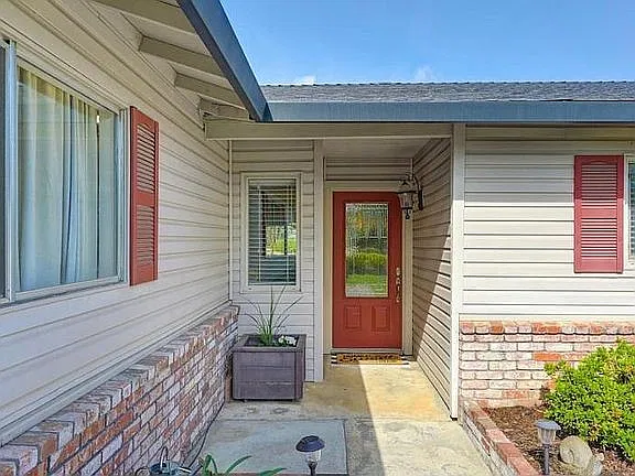 144 Monowood Dr — Photo 2