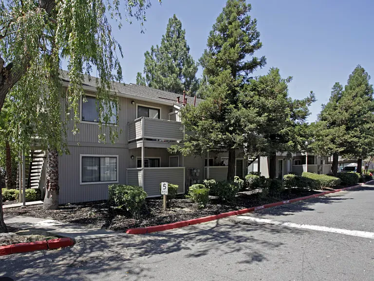 7475 Stockton Blvd — Photo 9