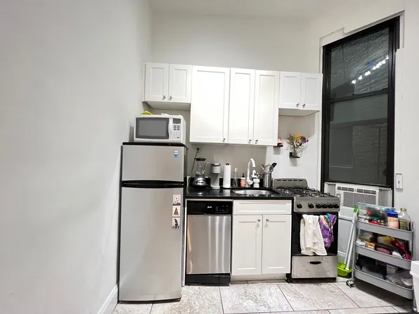 225 East 14th Street image 4 of 5