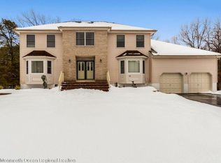 12 Denise Ct, Manalapan, NJ 07726