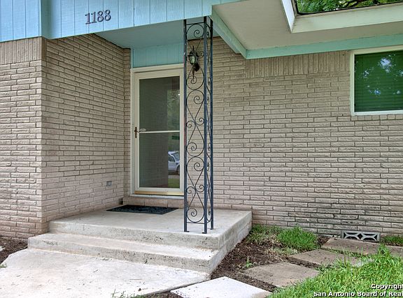 3rd image of 1188 Rivercrest Dr