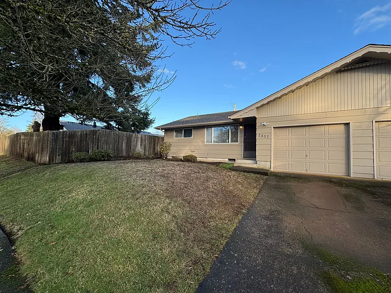2557 Cheryl St — Photo 1