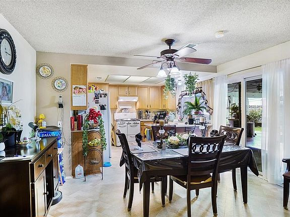 4th image of 732 W Avenue H6
