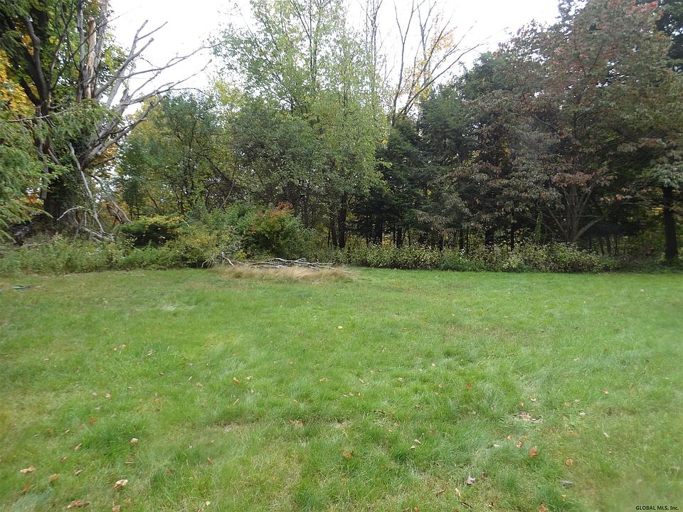 2nd image of 8 West Rd