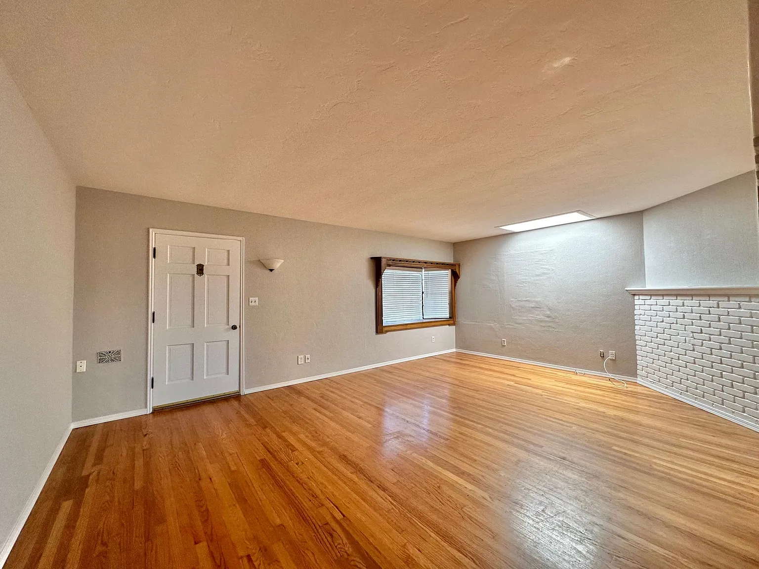 2 bed, 1200 sqft, $3,595 — Photo 3
