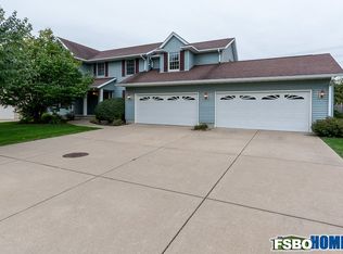 3427 76th St, Moline, IL 61265