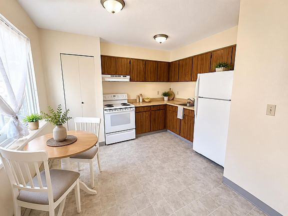 3rd image of 313 Highland Way #5