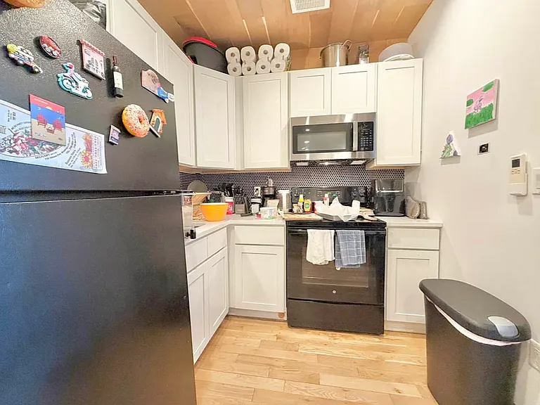 172 Suydam St #4L — Photo 5