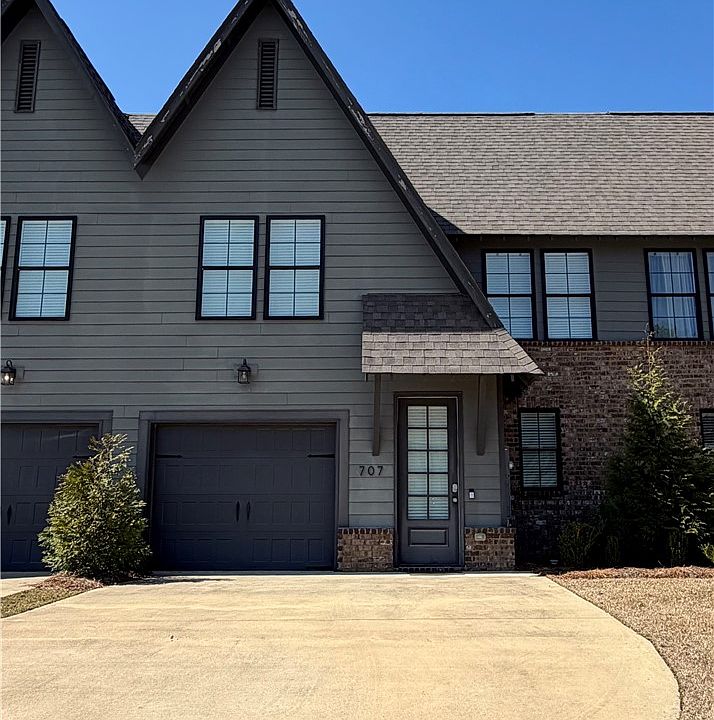 1st image of 707 Cyprus Cove Dr