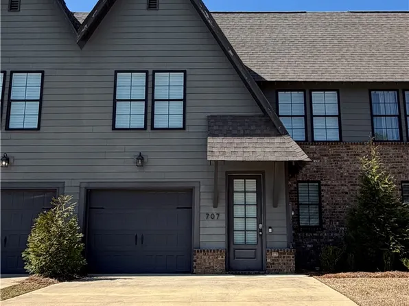 707 Cyprus Cove Dr, Auburn, AL 36830