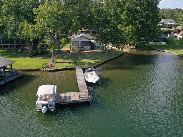 222 Beach Dr, Ninety Six, SC 29666