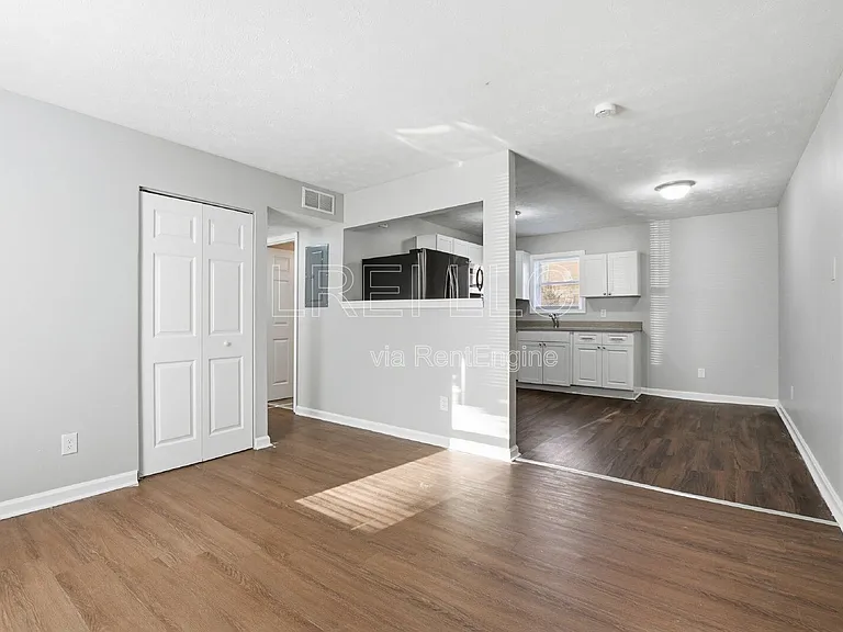419 Woodcreek Dr #1 — Photo 3