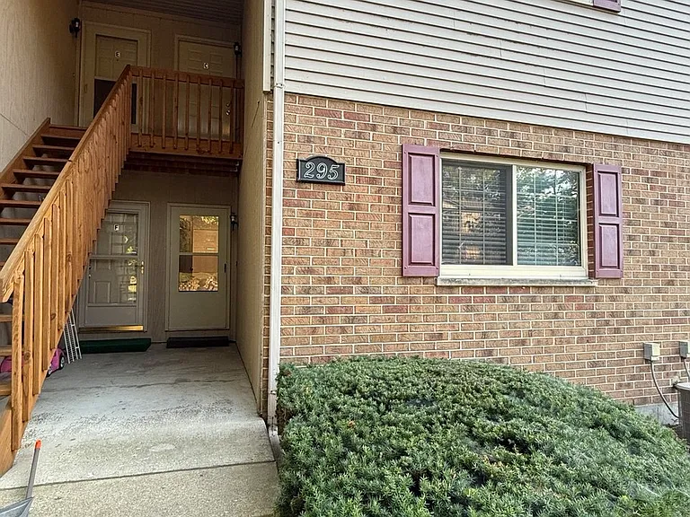 295 Woodridge Cir #D — Photo 20
