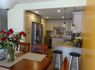 2240 W Good Hope Rd UNIT 29, Glendale, WI 53209