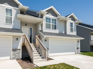 376 Tanglewood Dr, Solon, IA 52333