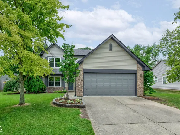 4859 Pineleigh Pl, Greenwood, IN 46143