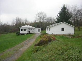 1281 Johns Ln, New Castle, PA 16101