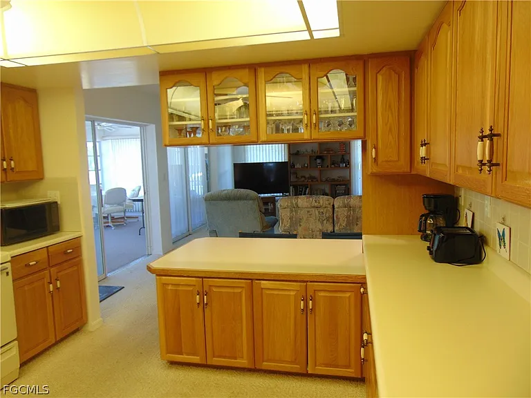 1092 Riverbend Dr — Photo 10