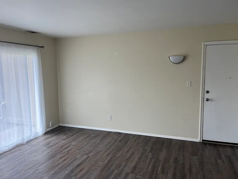 1115 W Lincoln Hwy — Photo 11