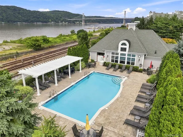 308 Bridgeview Drive, Poughkeepsie, NY 12601
