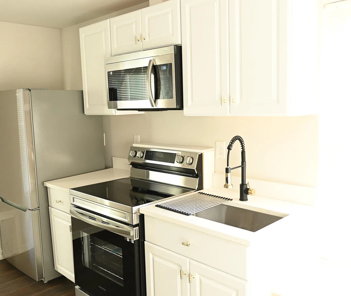 2 bed, 1000 sqft, $1,449 — Photo 2