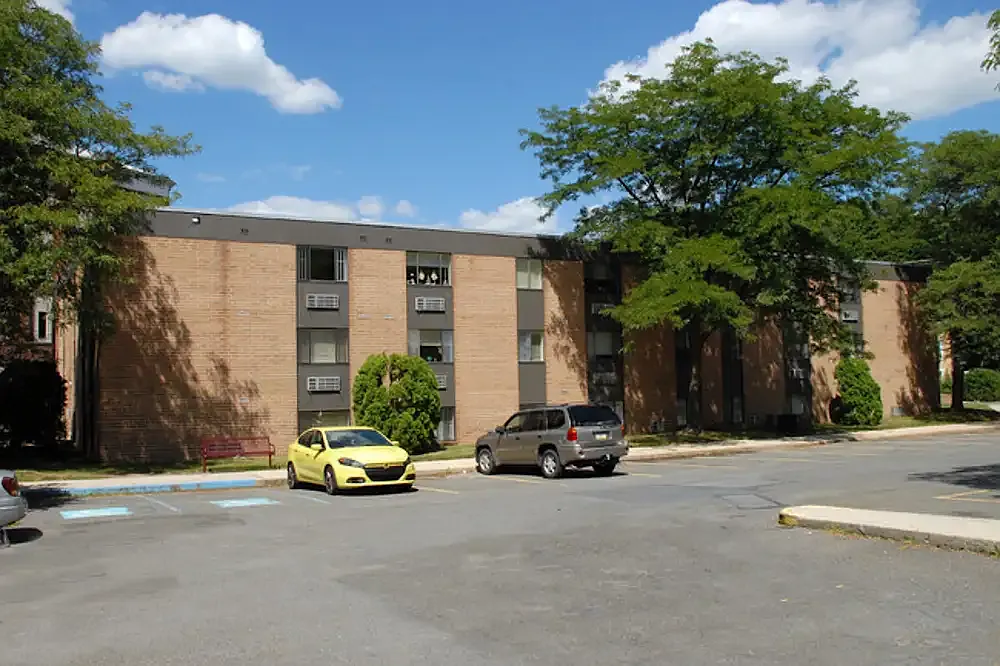 Market Square Apartments — Photo 1