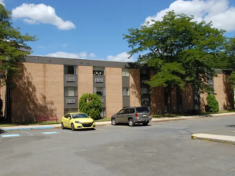 Market Square Apartments — Photo 1
