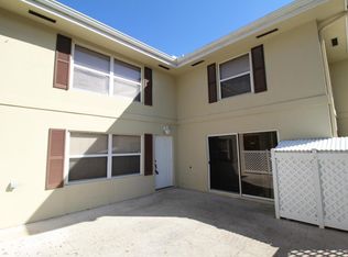10 Amherst Ct APT D, Royal Palm Beach, FL 33411