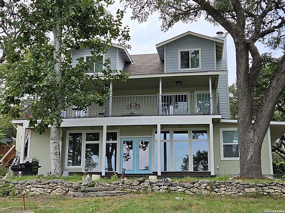 2nd image of 1676 Lake Dr