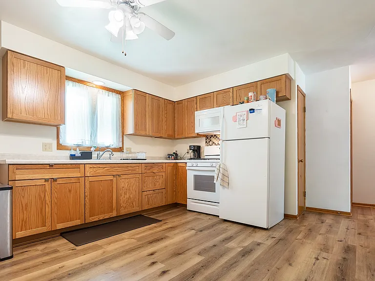 1732 Tamarack Ln — Photo 9
