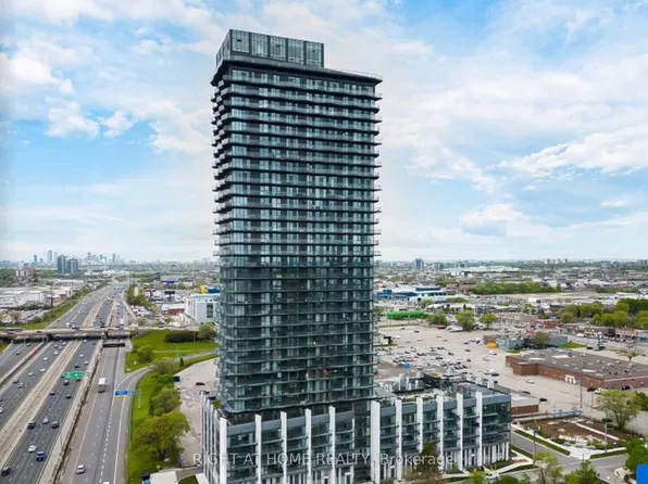 36 Zorra St #328, Toronto, ON M8Z 0G5