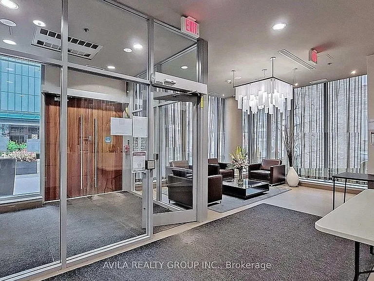 126 Simcoe St #301 — Photo 3