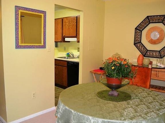 Dining room to kitchen