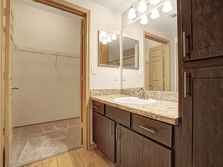 Elm Hollow Apartments — Photo 27