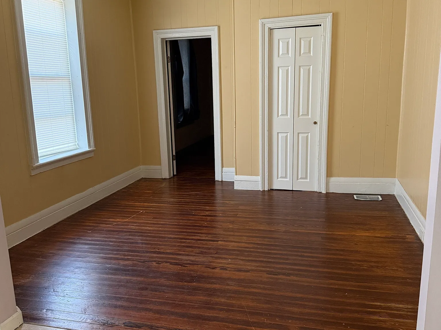 3 bed, 2.0 bath, 2568 sqft, $1,750 — Photo 4
