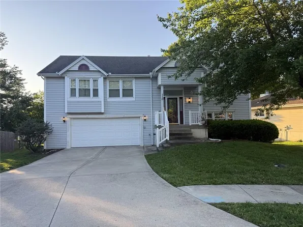 110 NE Brookwood Pl, Blue Springs, MO 64014