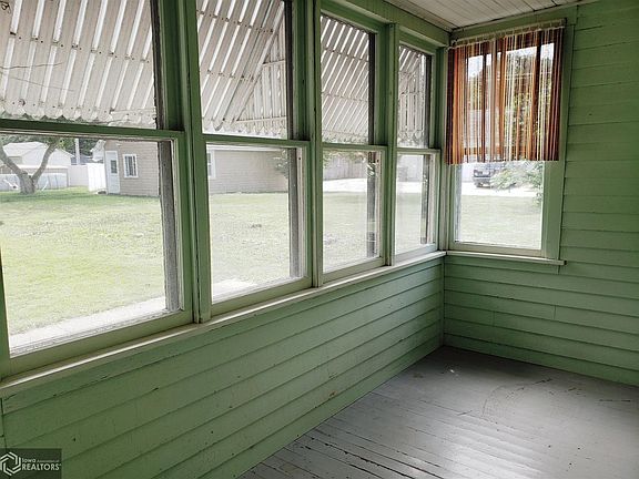 4th image of 2069 Highland Ave