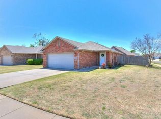 1213 Clover Rd, Moore, OK 73160