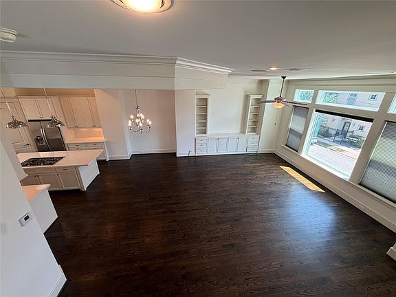 2nd image of 403 Fowler St