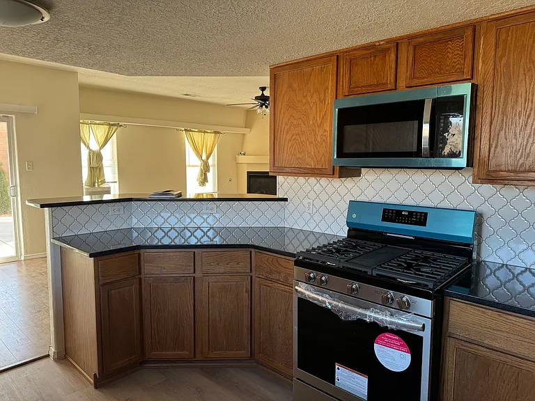 7500 Eagle Crest Ave NE — Photo 4