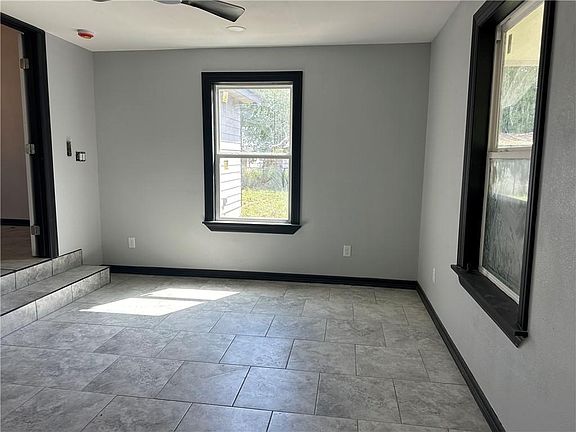 5th image of 300 E Leroy St