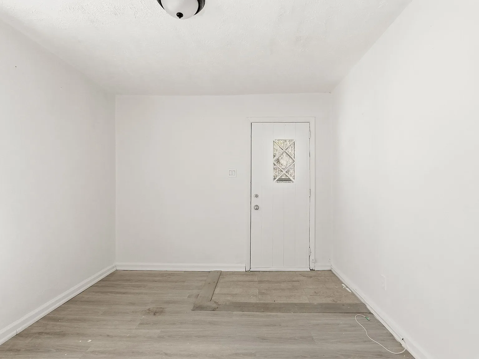 2 bed, 750 sqft, $1,075 — Photo 1