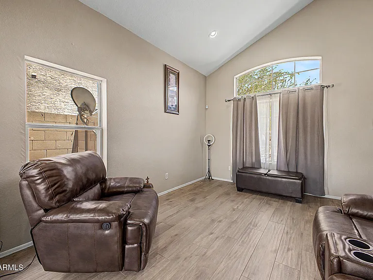 4518 E Rowel Rd — Photo 4