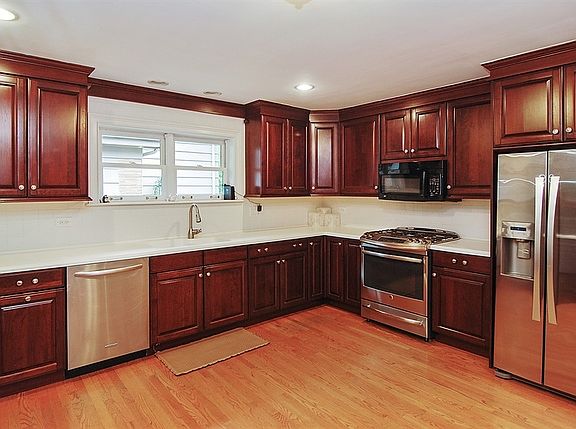 5th image of 941 S Brainard Ave